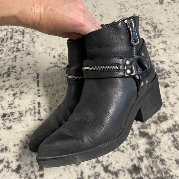 Black Windsor Smith Leather booties - Picture 14 of 16